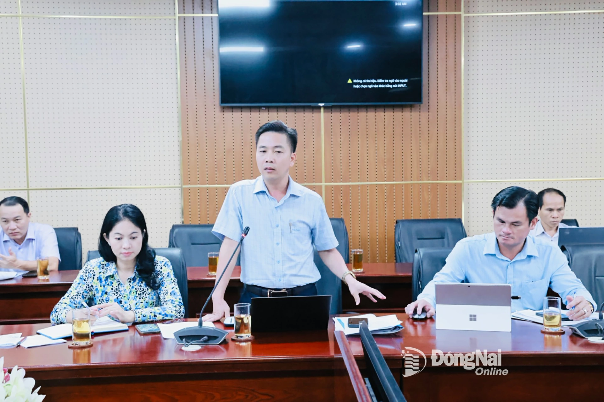 Đại diện Sở Nội vụ tỉnh Đồng Nai trao đổi với các phường về thực hiện nhiệm vụ giáo dục tại địa phương. Ảnh: Công Nghĩa