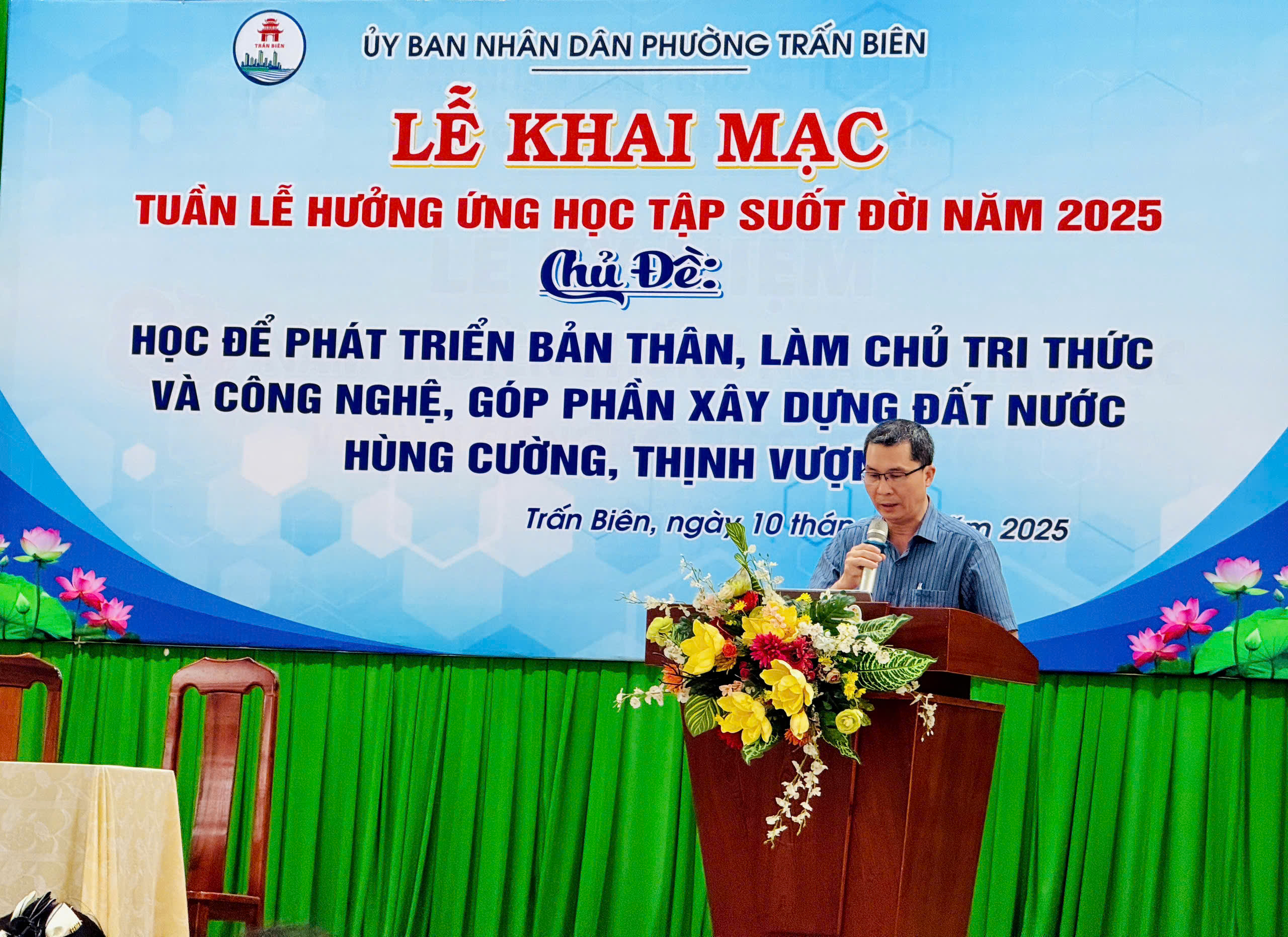 Đại diện công ty Viettel Đồng Nai, đơn vị cung ứng công cụ trực tuyến, tài nguyên giáo dục mở phát biểu hưởng ứng.