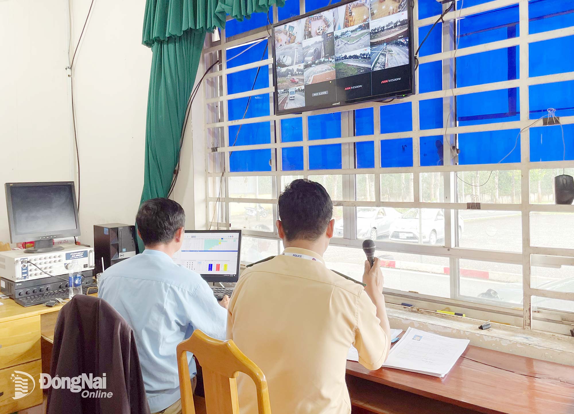 Tại phòng thi đều có camera giám sát, giúp cơ quan quản lý giám sát trực tuyến các kỳ sát hạch. Ảnh: Ngân Hà