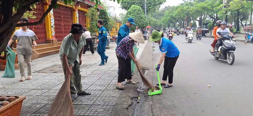 Người dân cùng tham gia hưởng ứng hoạt động