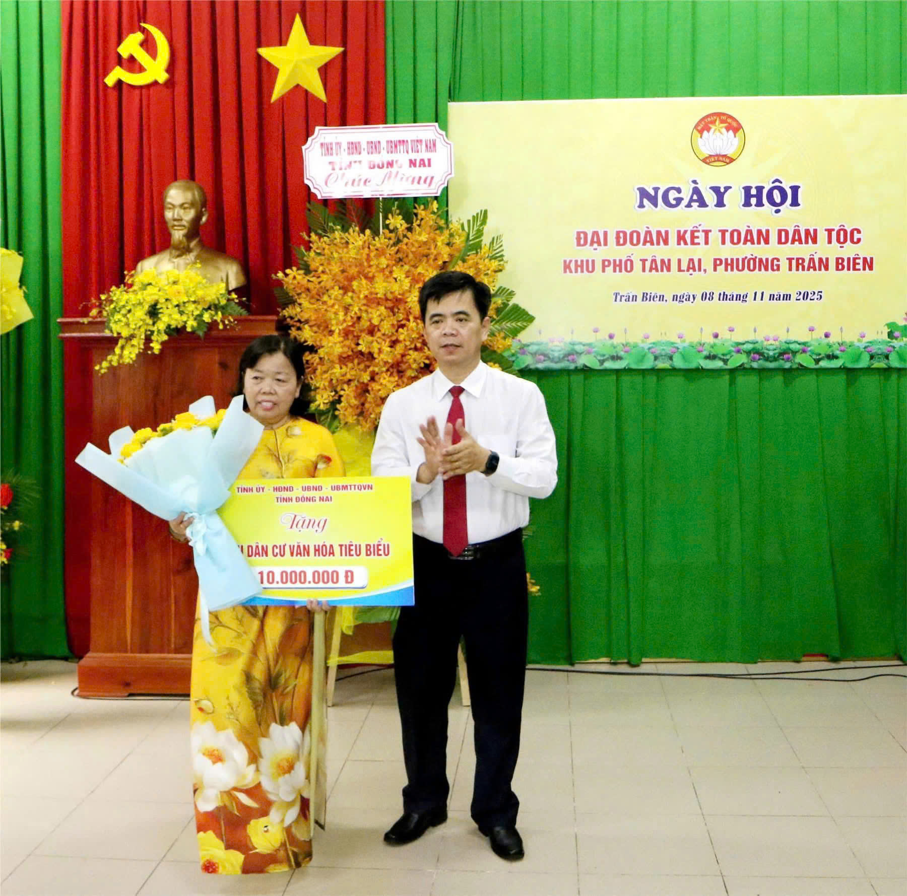 Ông Lâm Tấn Khải – Phó Bí thư thường trực Đảng uỷ dự Ngày hội Đại đoàn kết tại Khu phố Tân Lại