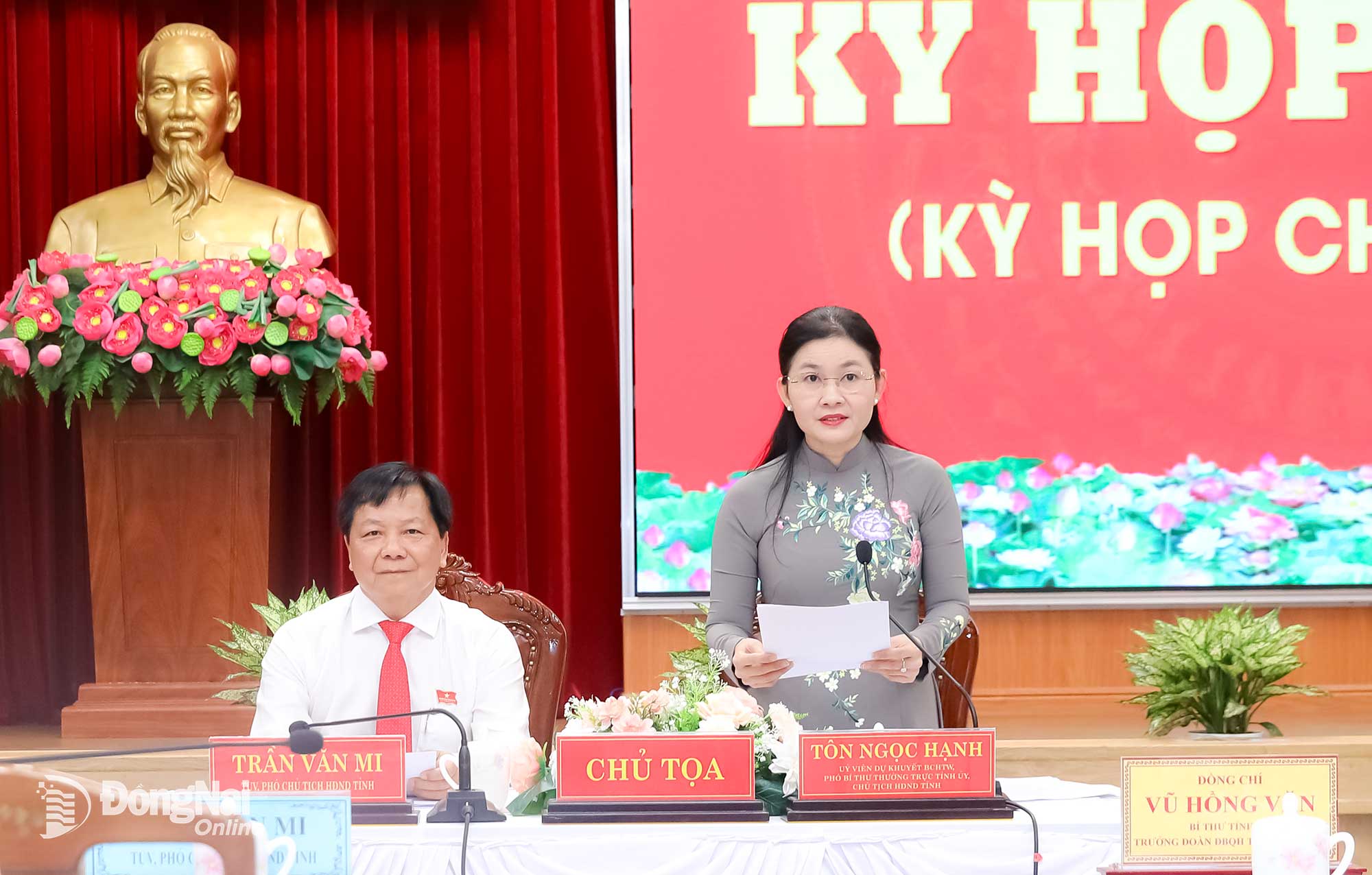 Đồng chí Tôn Ngọc Hạnh, Ủy viên dự khuyết Trung ương Đảng, Phó Bí thư Thường trực Tỉnh ủy, Chủ tịch HĐND tỉnh Đồng Nai phát biểu khai mạc Kỳ họp thứ 7, HĐND tỉnh khóa X. Ảnh: Huy Anh