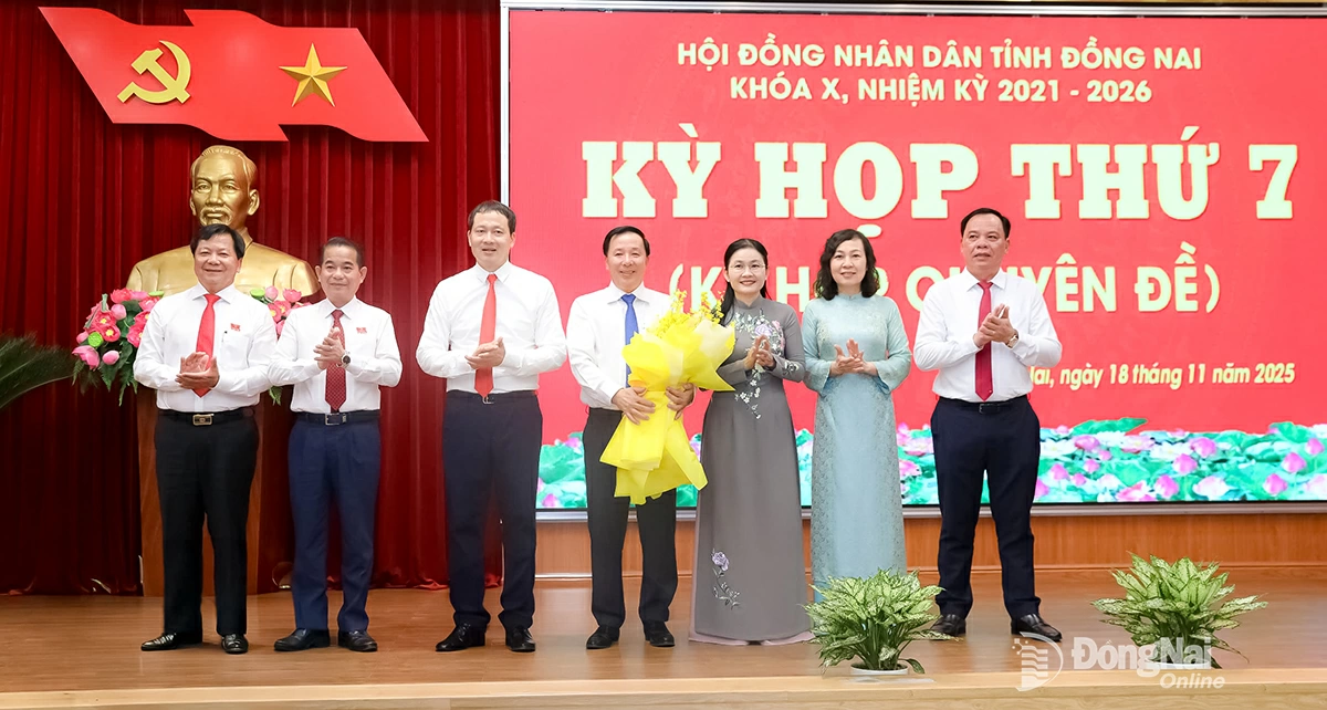 Các đại biểu HĐND tỉnh bỏ phiếu bầu chức danh Chủ tịch UBND tỉnh Đồng Nai nhiệm kỳ 2021-2026. Ảnh: Huy Anh