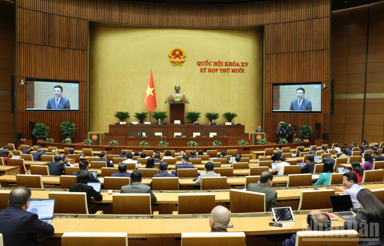 Quang cảnh phiên họp sáng 21-11. (Ảnh: DUY LINH)