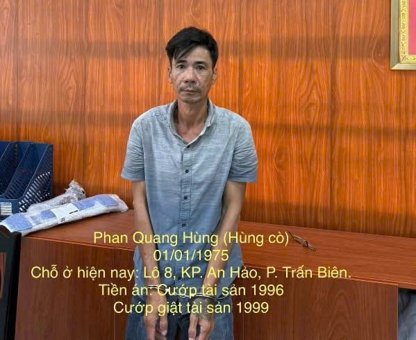 Công an phường Trấn Biên đã bắt giữ thành công một đối tượng truy nã về tội danh “ lừa đảo chiến đoạt tài sản"