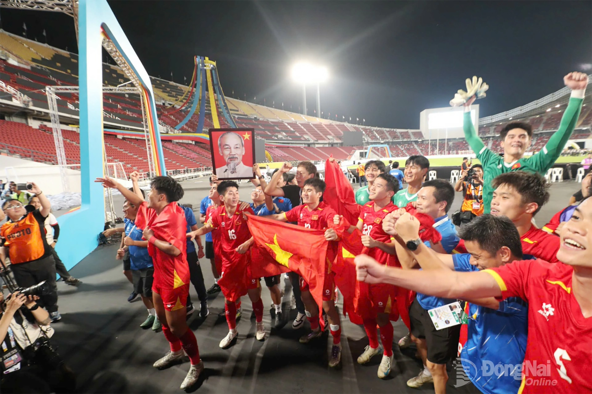 Như có Bác Hồ trong ngày vui đại thắng