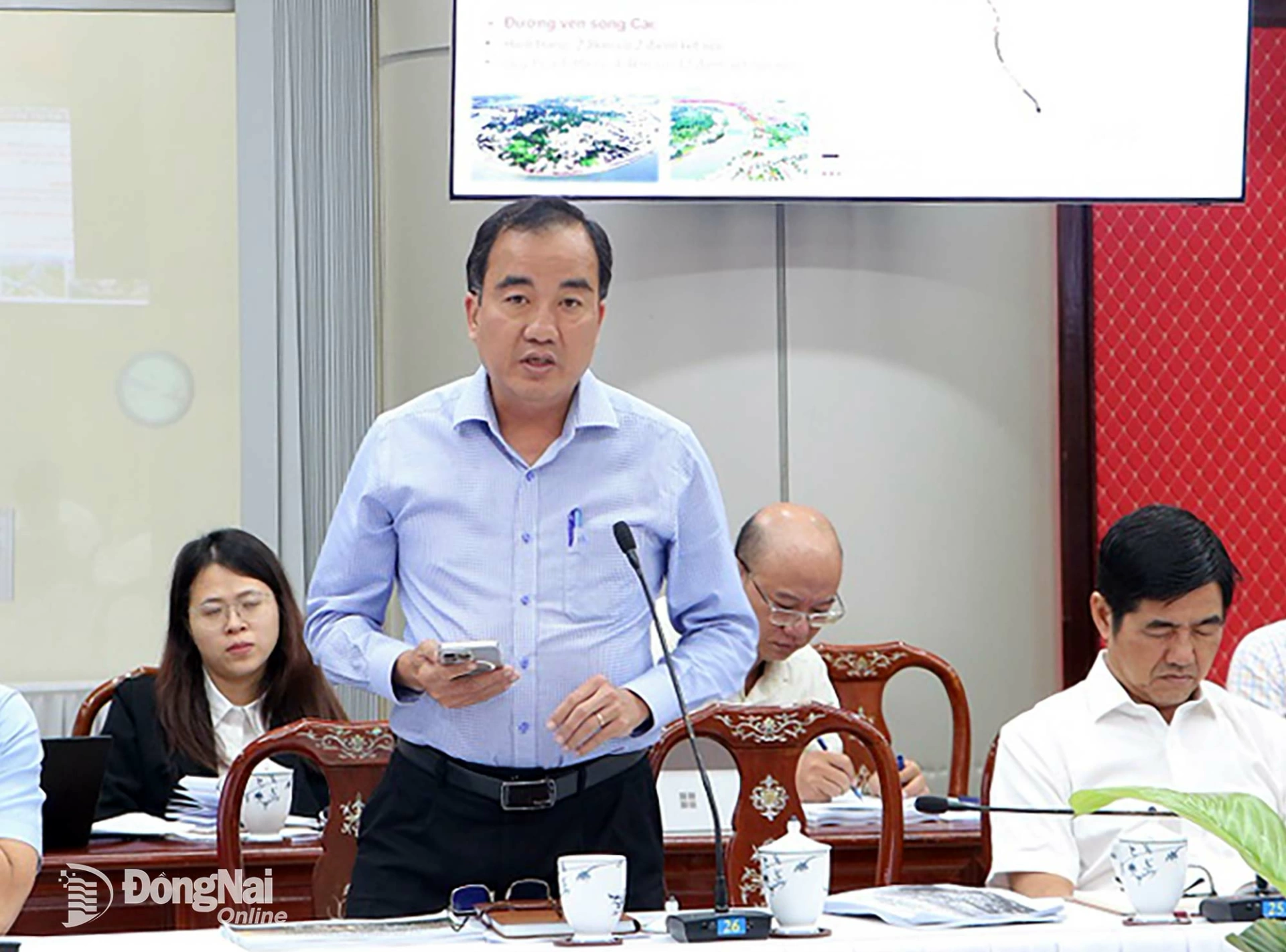 Chủ tịch UBND phường Trấn Biên Nguyễn Duy Tân phát biểu ý kiến tại buổi làm việc. Ảnh: Phạm Tùng