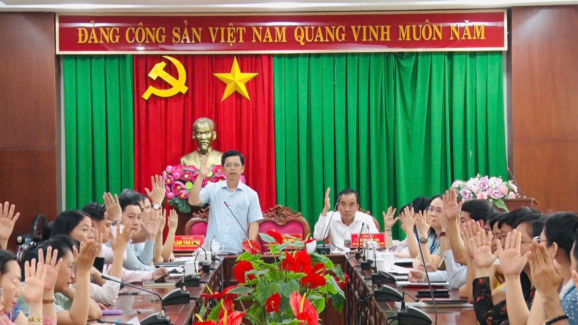 Quang cảnh lấy ý kiến của cử tri