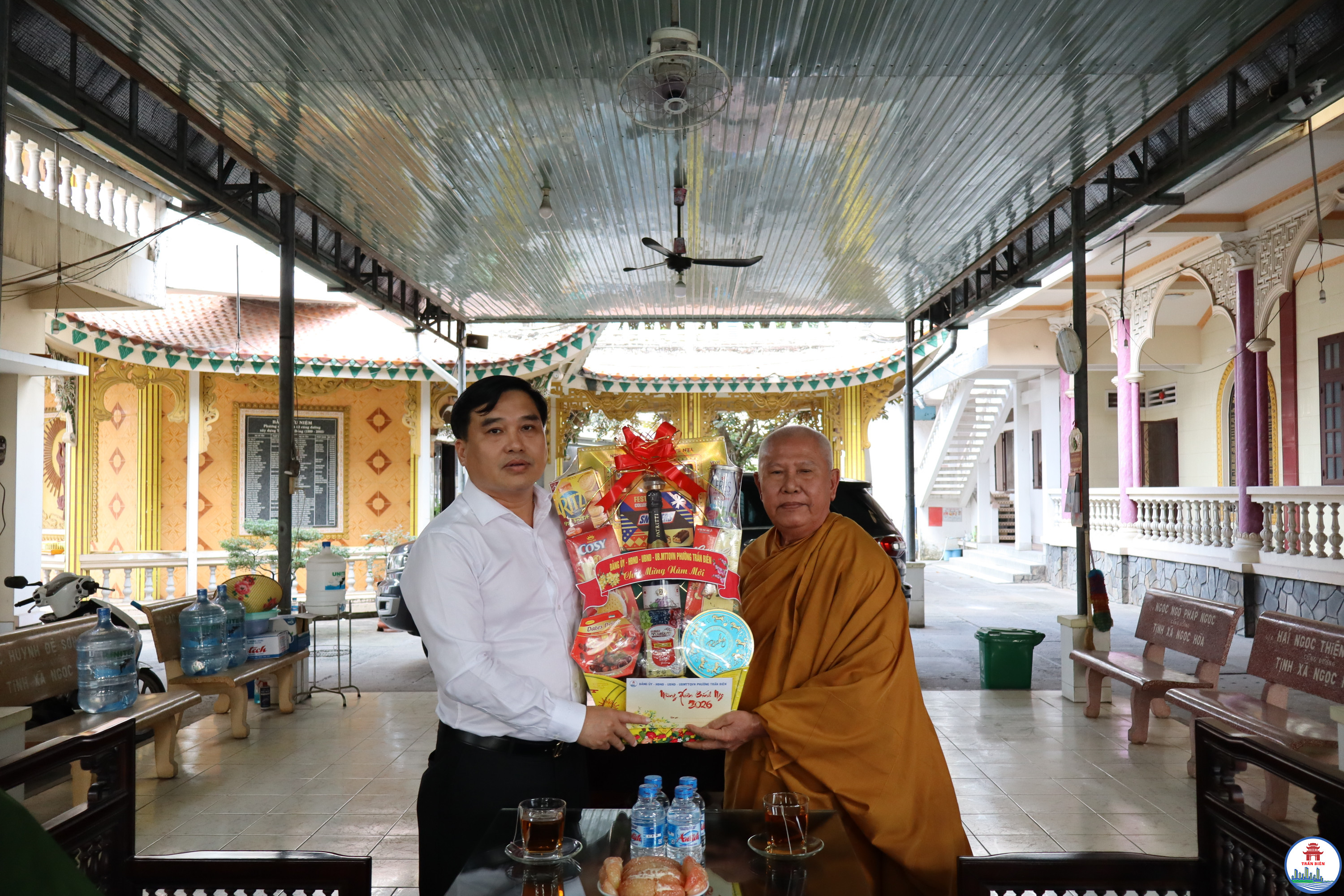 Đồng chí Bí thư Đảng ủy phường Trấn Biên thăm chúc Tết cơ sở tôn giáo