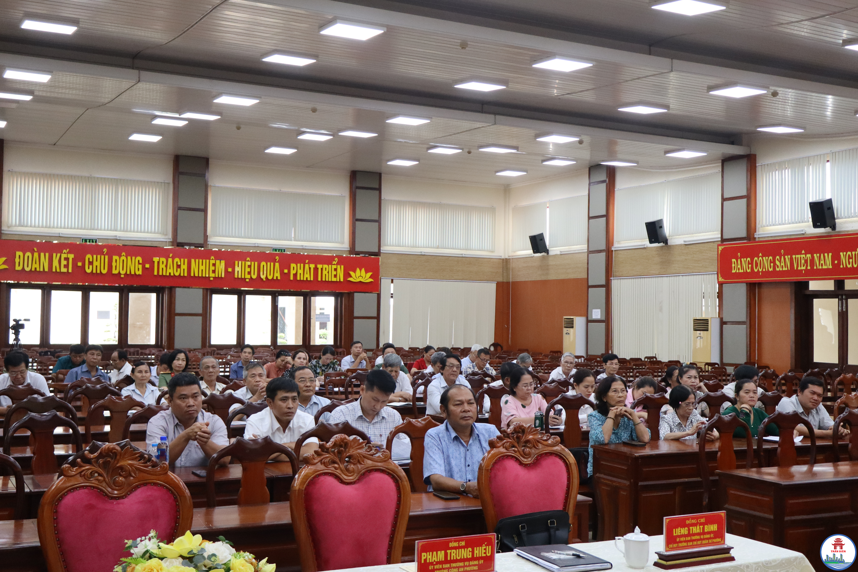 Các đại biểu tham dự hội nghị