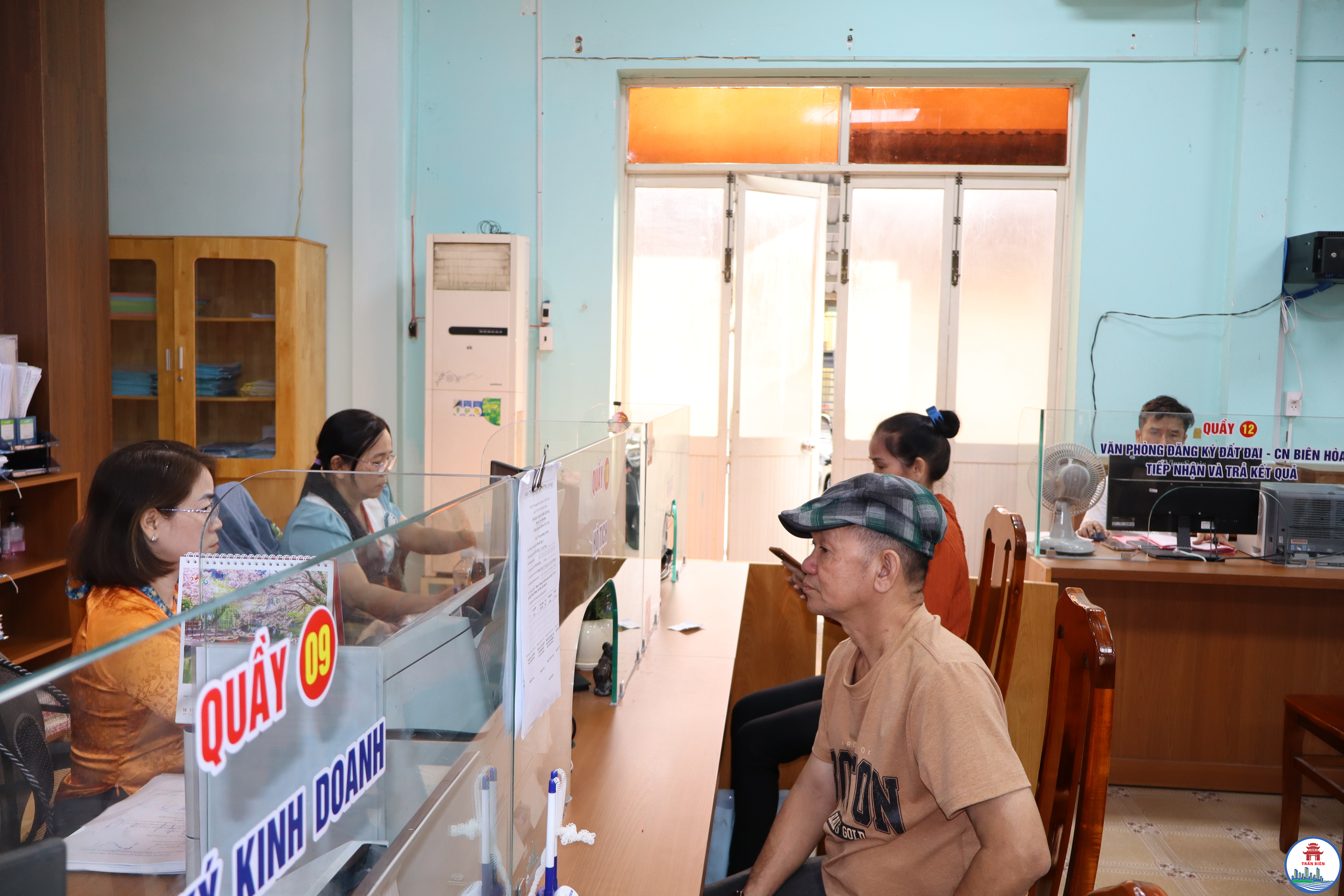 Các quầy tiếp nhận hồ đều đảm bảo thông suốt, vận hành hiệu quả