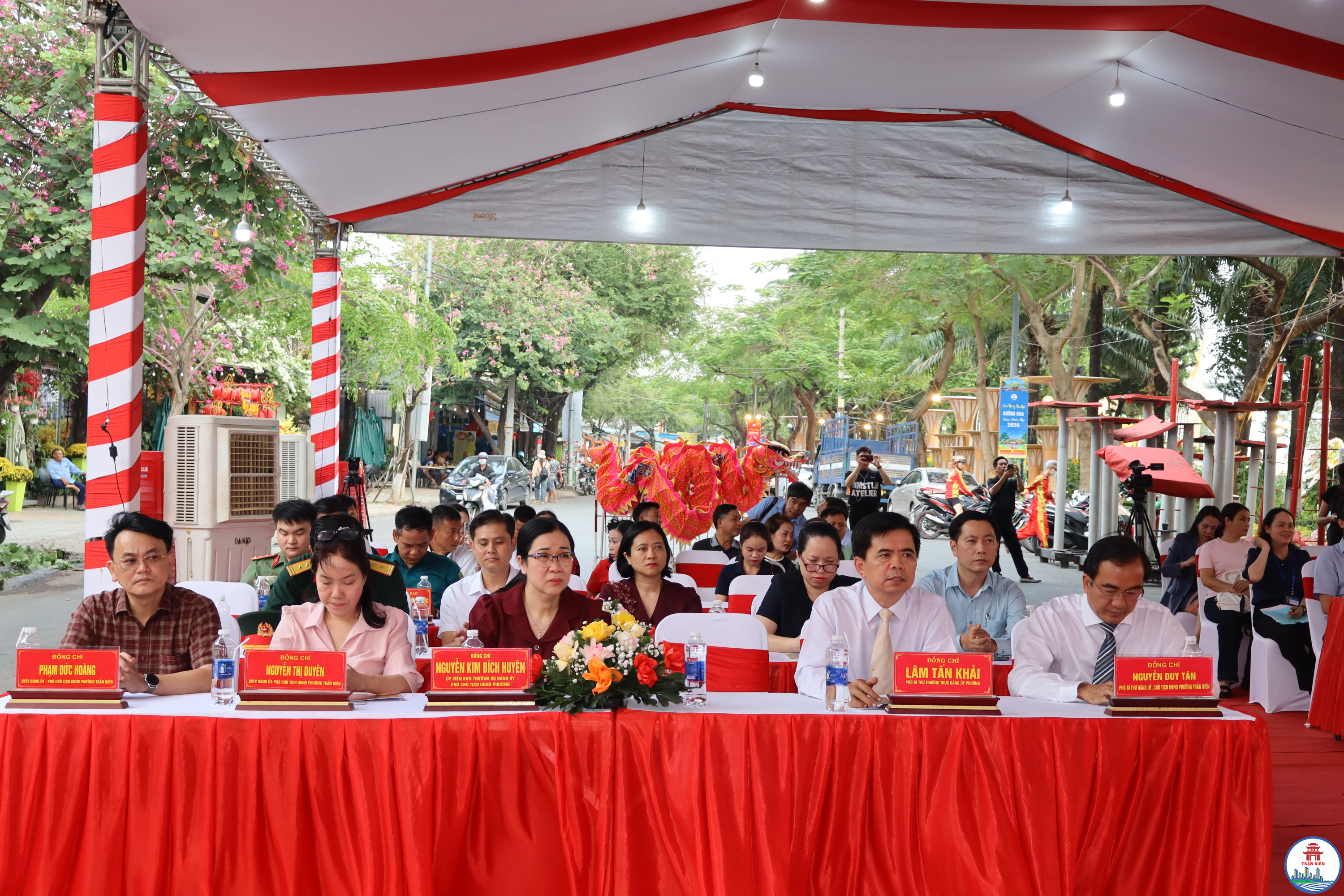Lãnh đạo phường Trấn Biên tại lễ khai mạc đường hoa Nguyễn Văn Trị