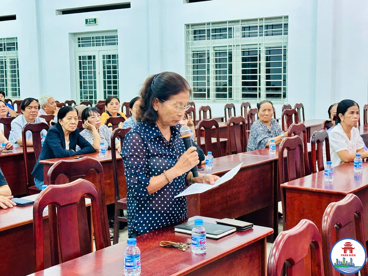 Cử tri phát biểu ý kiến tại hội nghị