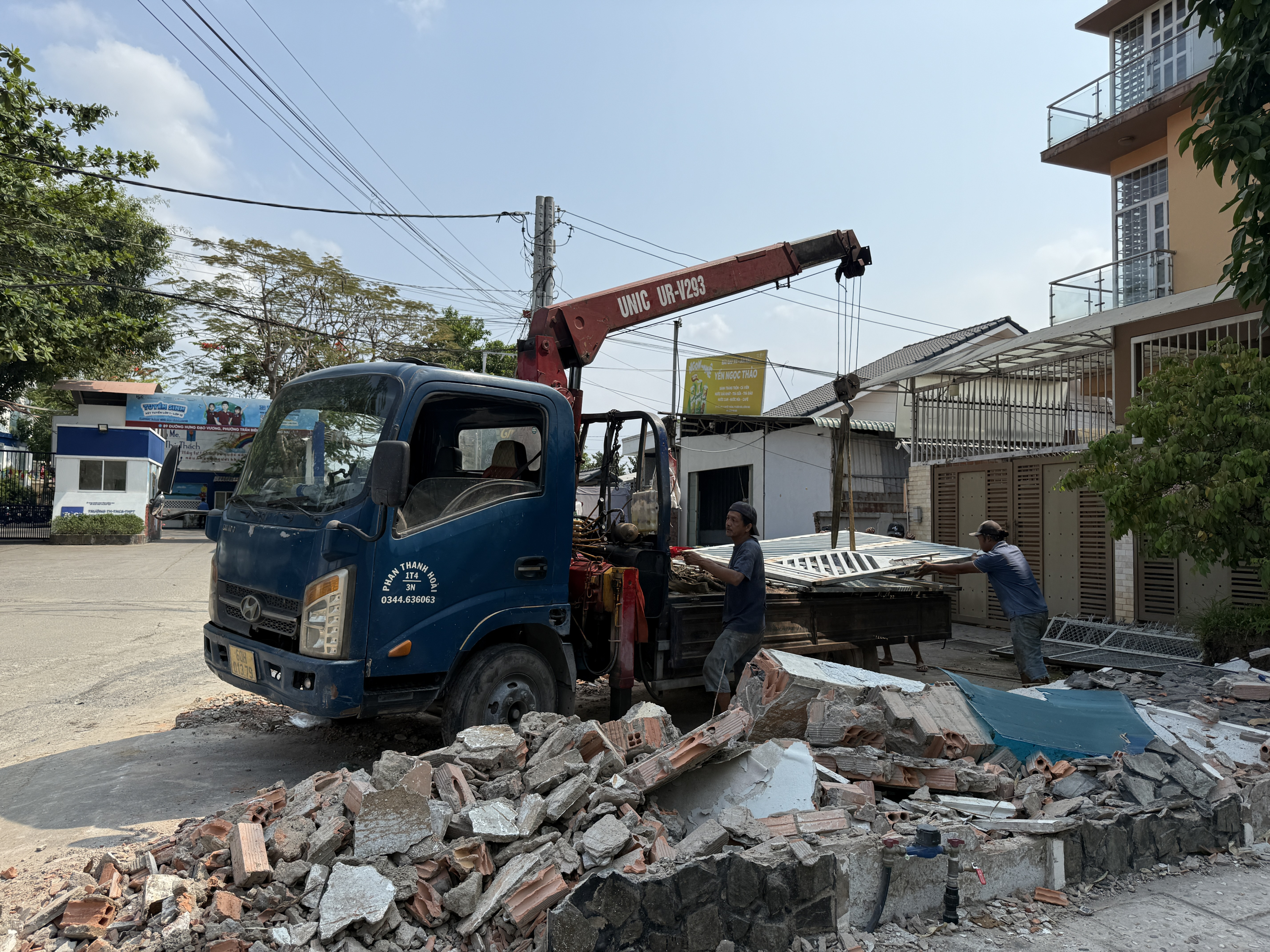 Nhiều hộ dân đã đồng thuận tháo dỡ công trình bàn giao mặt bằng để thực hiện dự án