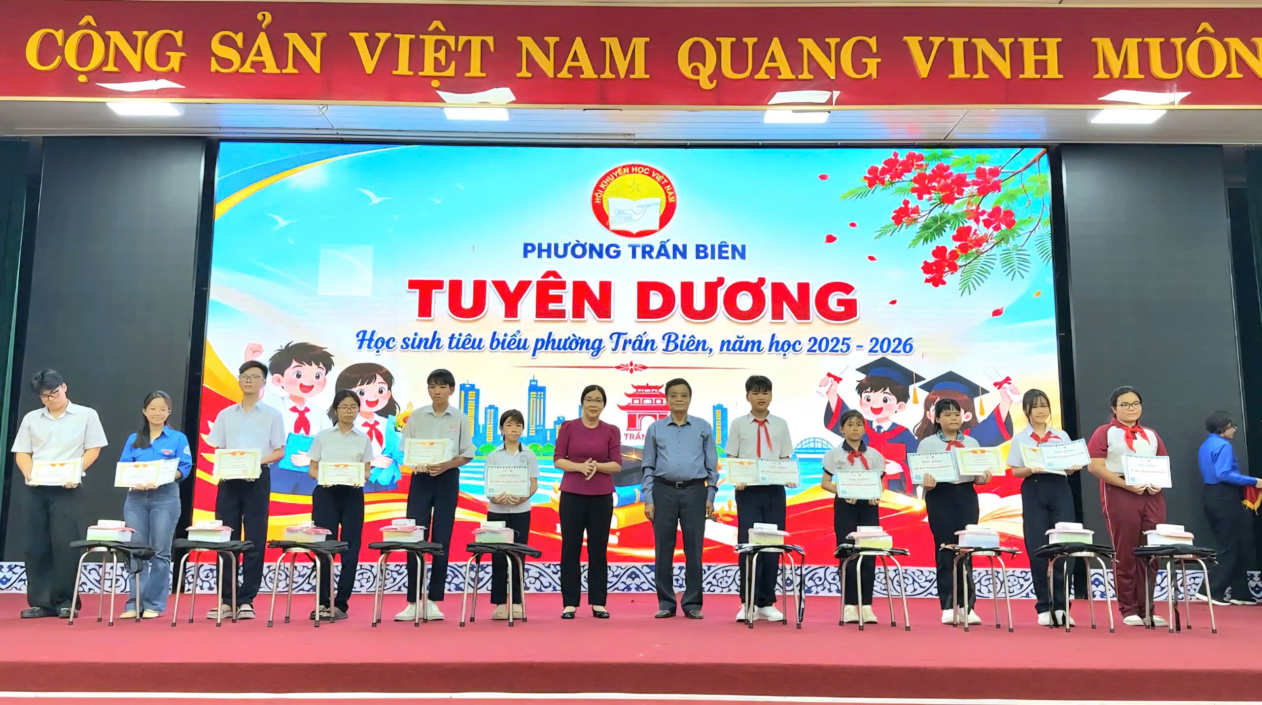Hội Khuyến Học Phường Trấn Biên Tuyên Dương 50 Học Sinh Tiêu Biểu