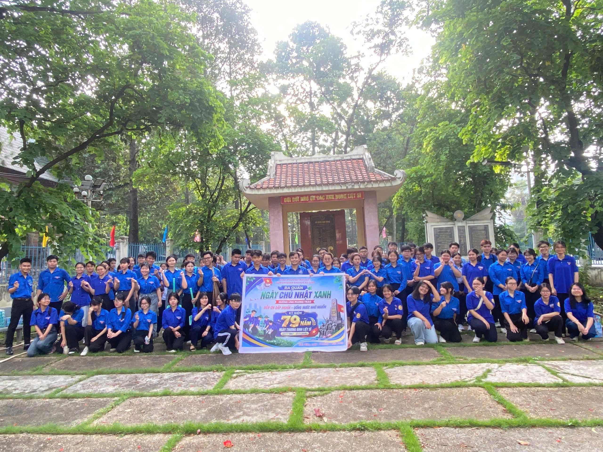 Tuổi Trẻ Phường Trấn Biên Đồng Loạt Tổ Chức Lễ Dâng Hương, Dâng Hoa, Thắp Nến Tri Ân Các Anh Hùng Liệt Sĩ