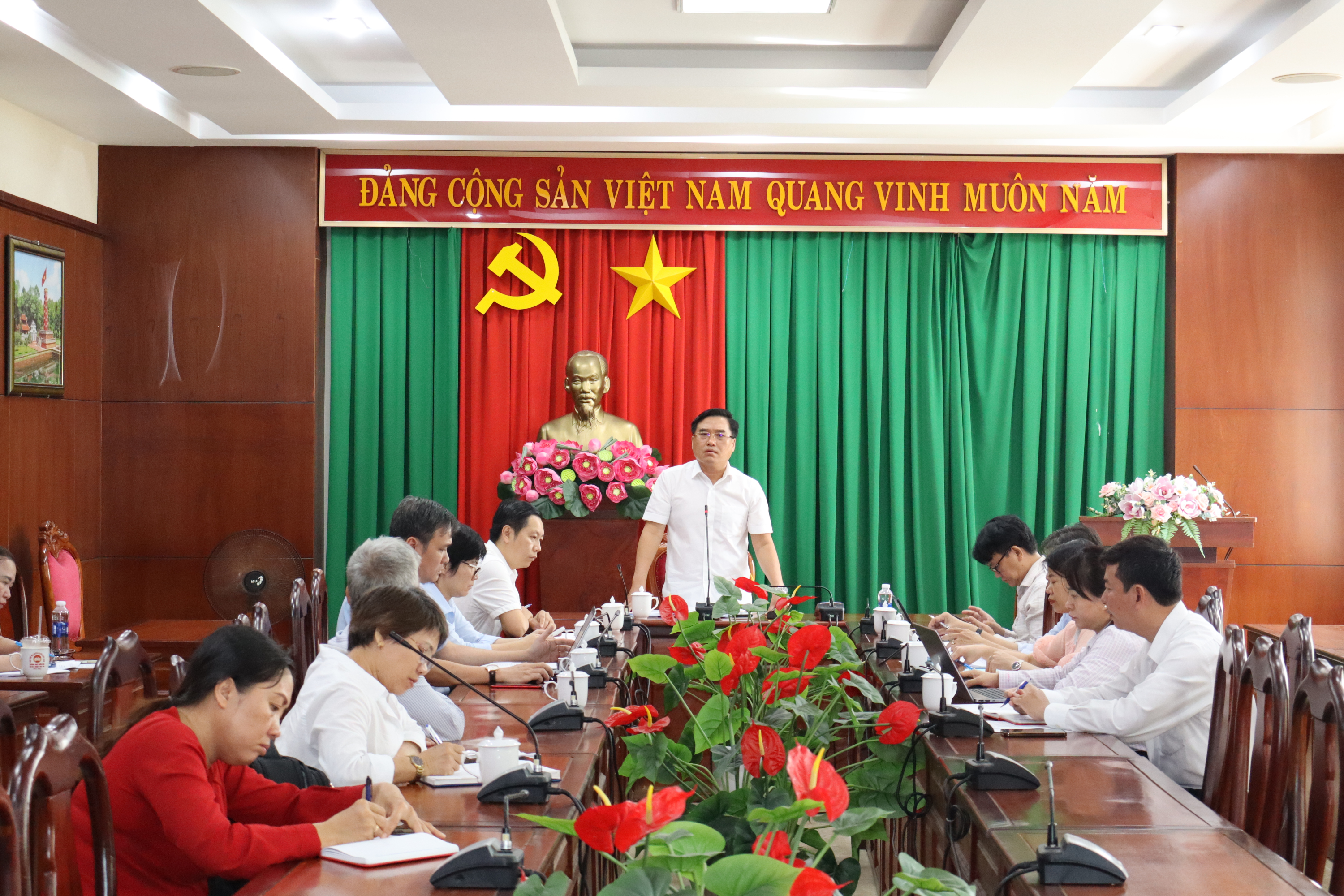 Ủy viên Ban Thường vụ Thành ủy, Bí thư Đảng ủy, Chủ tịch HĐND phường Trấn Biên Hồ Văn Nam chủ trì buổi tiếp công dân