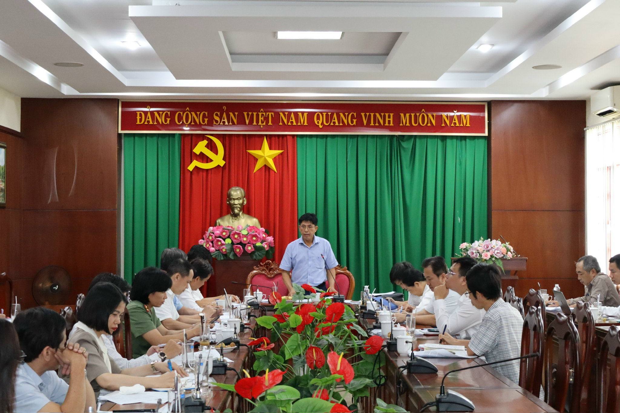 Phó trưởng Ban Nội chính Thành ủy Nguyễn Thanh Tùng chủ trì buổi làm việc.