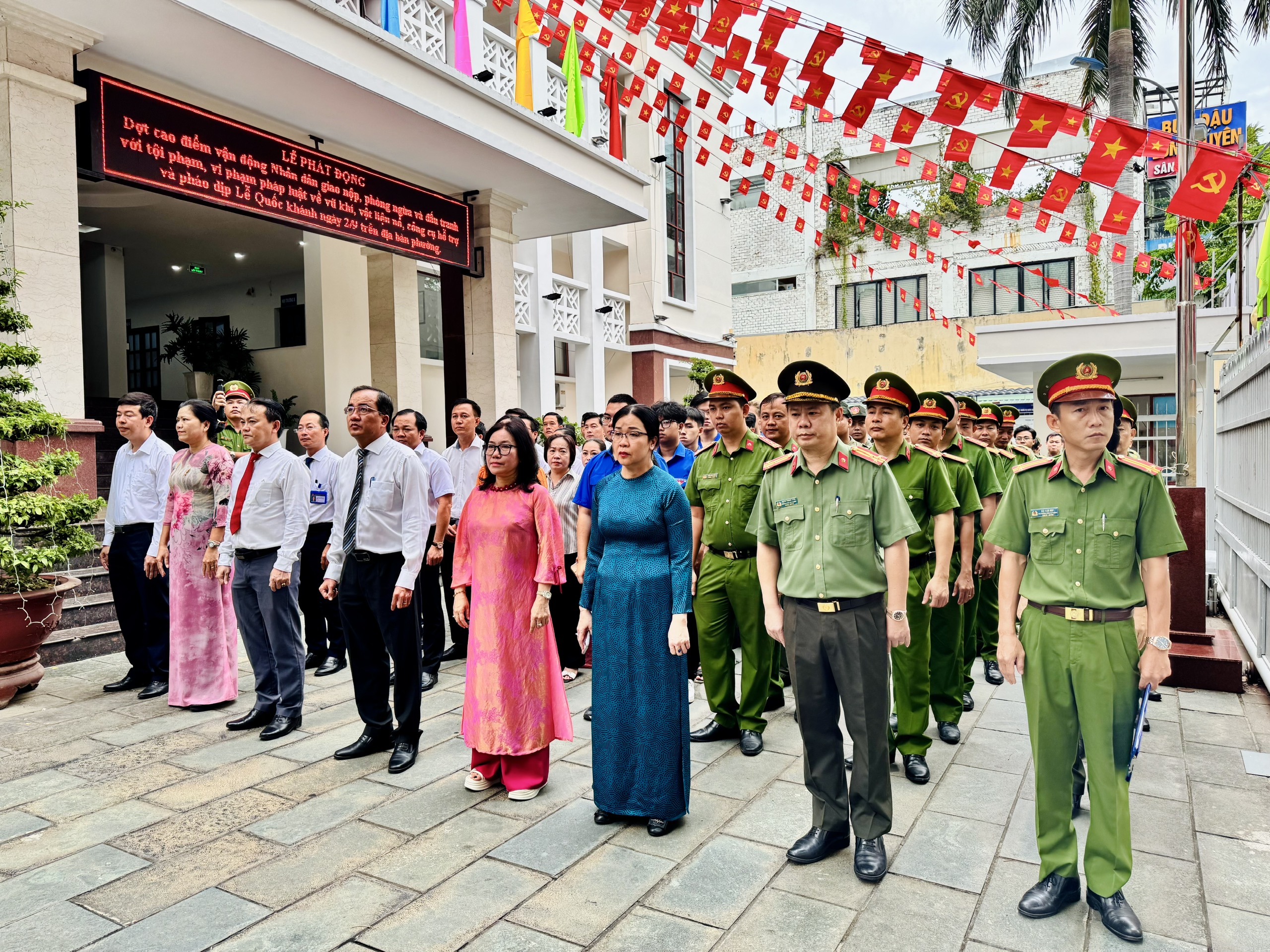 Phường Trấn Biên ra quân cao điểm vận động Nhân dân giao nộp vũ khí, vật liệu nổ, công cụ hỗ trợ và pháo
