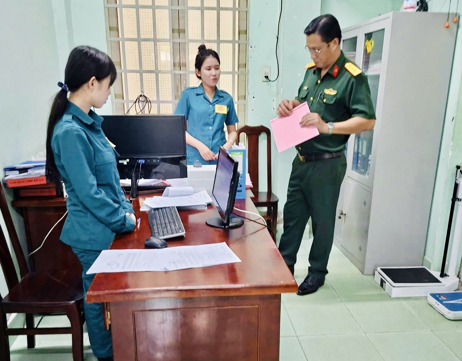 Đồng Chí Phó Tham Mưu Trưởng Bộ CHQS Thành Phố Đồng Nai Kiểm Tra Công Tác Xây Dựng Chính Quy Tại Ban CHQS Phường Trấn Biên