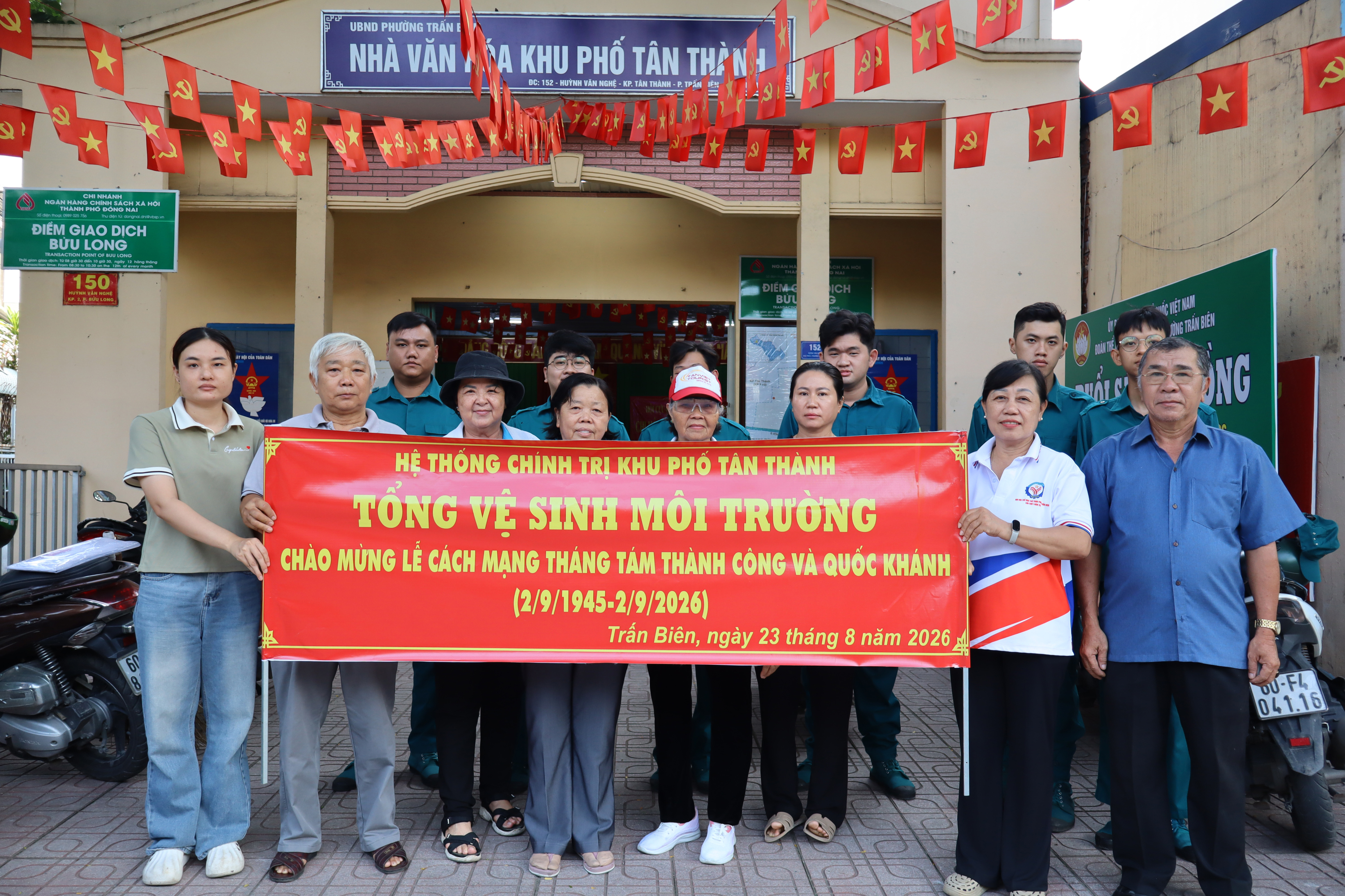 Các khu phố phường Trấn Biên đồng loạt ra quân “Ngày Chủ nhật xanh”